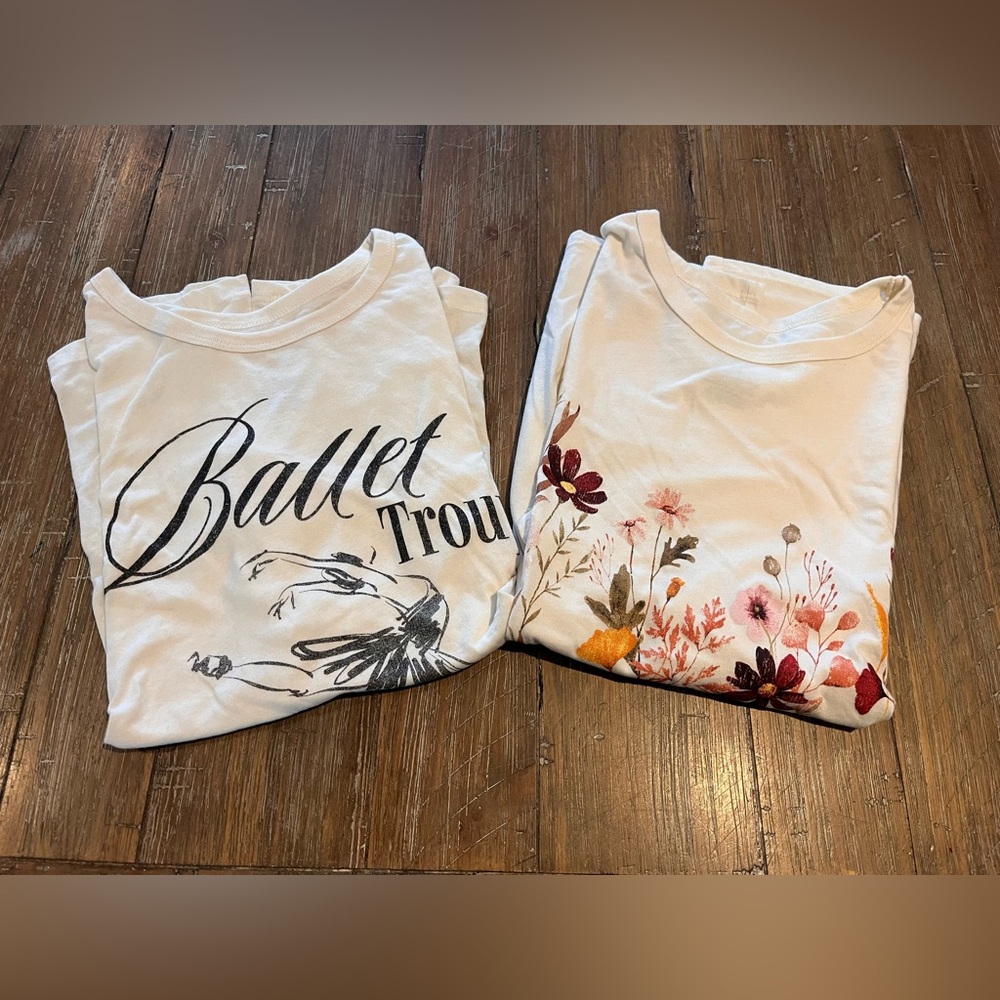 Zoe + Liv Cream Graphic T-Shirts